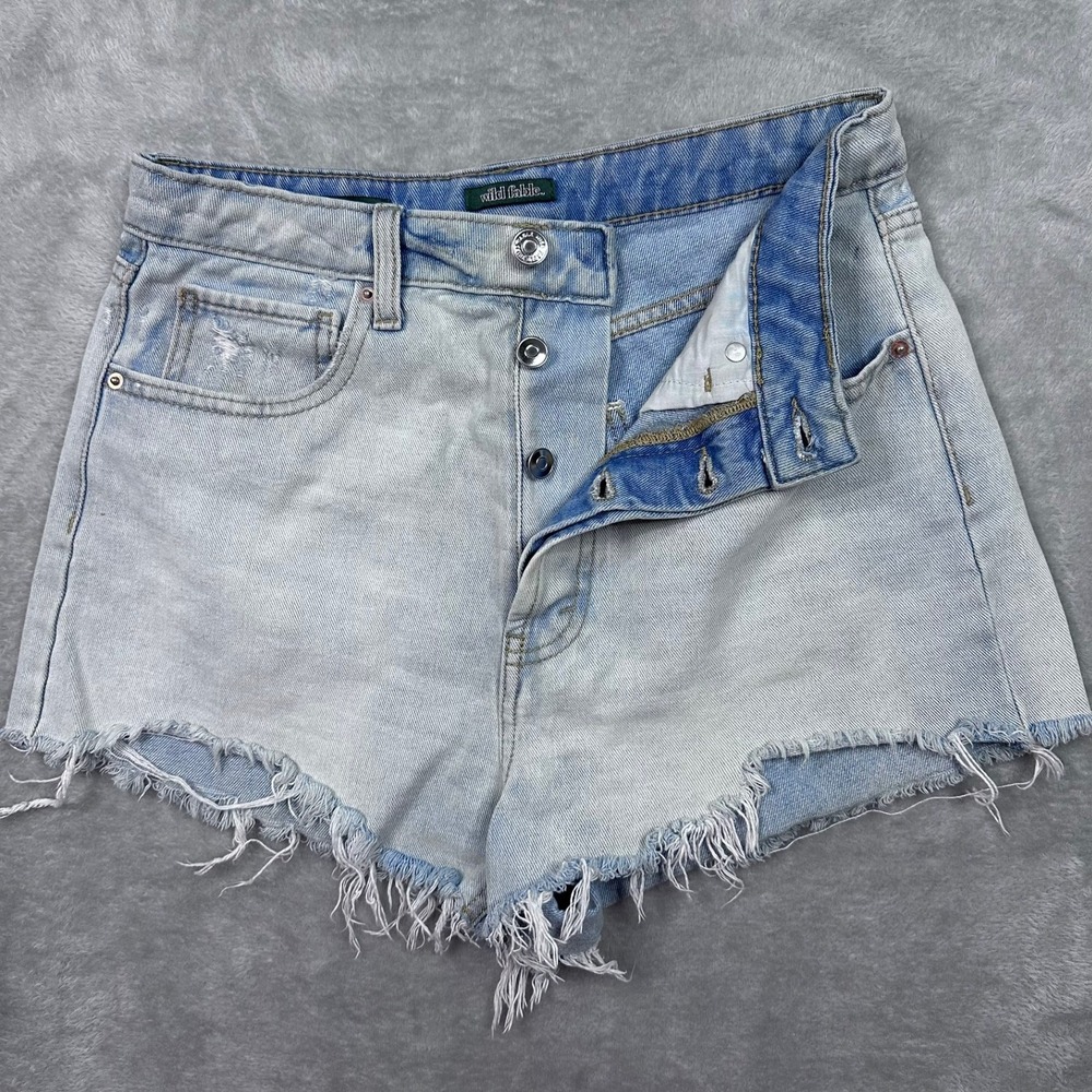 Wild Fable Light Wash Denim Shorts Women's 4‎ High Rise Frayed Hem